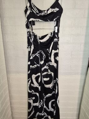 Abstract Resort wear  2-piece MICAS set Adjustable top & scrunch maxi skirt Sz M